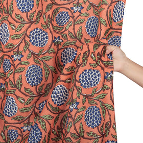 MUGINYU floral curtain features water-repellent coating for quick drying.