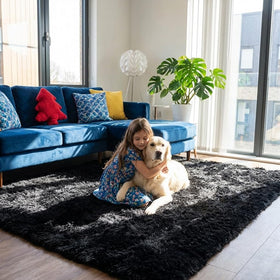 Mugorn black rug plush surface is easy to vacuum.