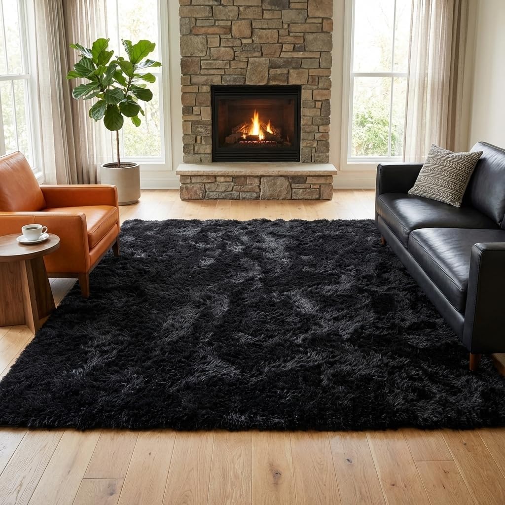 Mugorn black rug soft padding offers tummy time comfort.