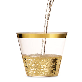 Munfix elegant plastic cups hold wine, champagne, or punch.