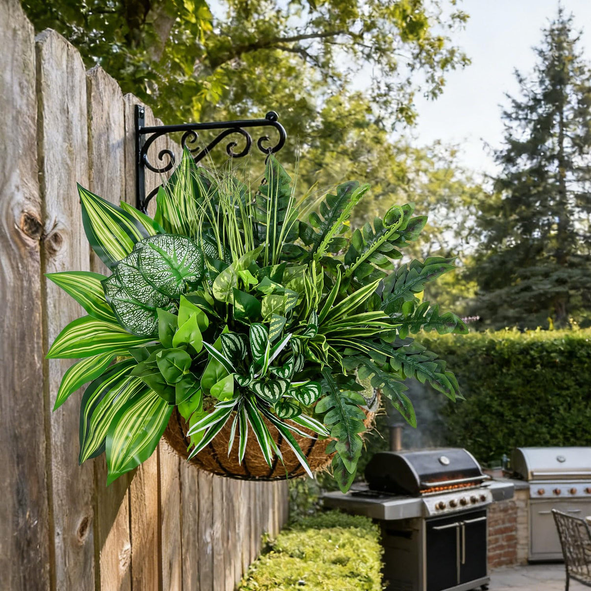 Mutcolor close-up shows lifelike leaf texture for authentic outdoor decor.
