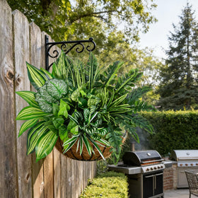 Mutcolor close-up shows lifelike leaf texture for authentic outdoor decor.