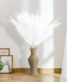 MUUNC artificial pampas grass with seven plumes per stem for voluminous arrangements.