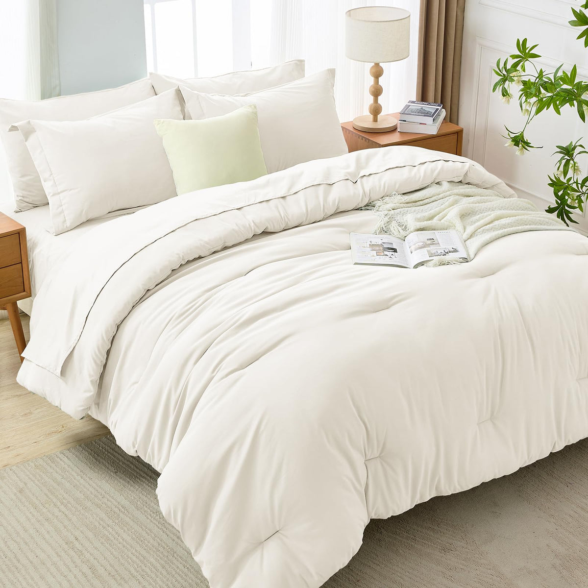 MUXHOMO down-alternative filling delivers lightweight warmth without bulk