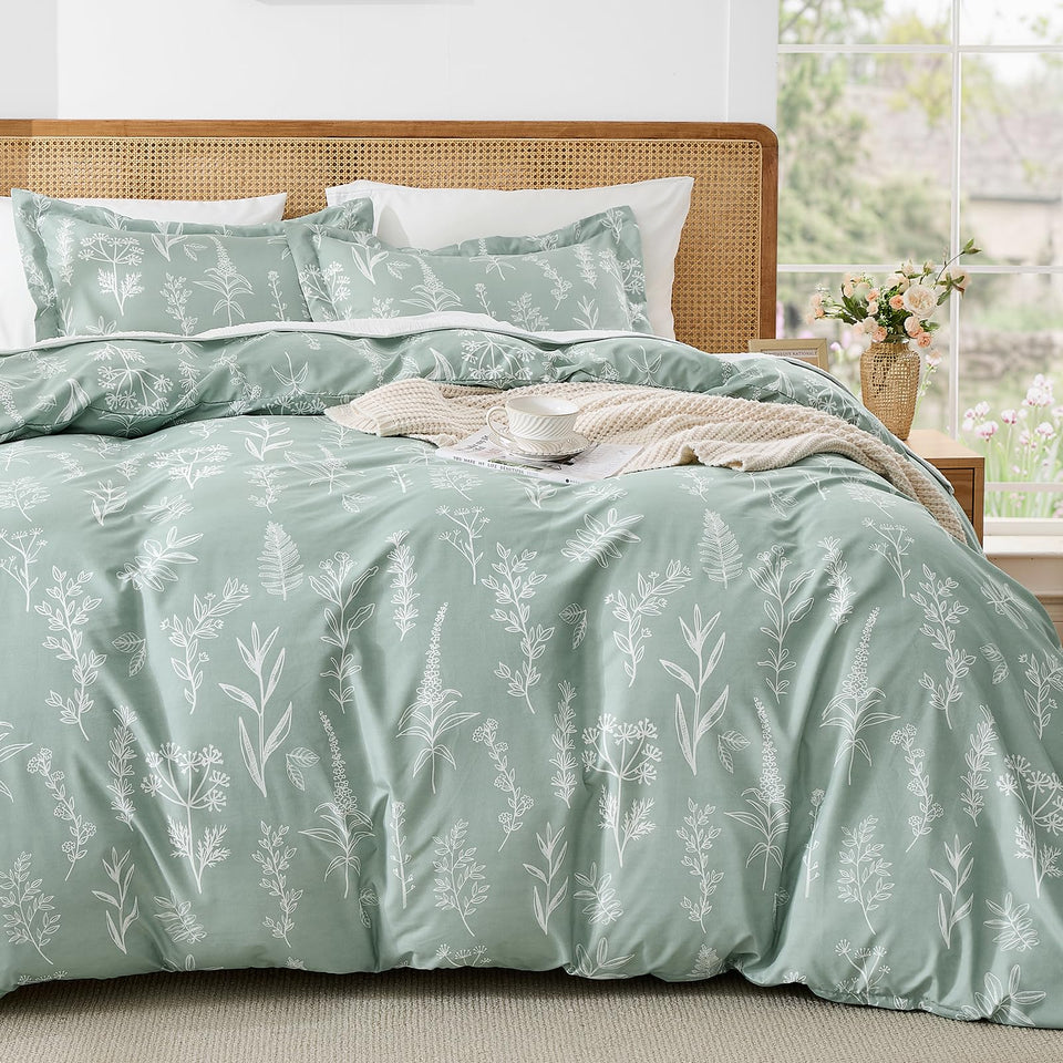 MUXHOMO Queen duvet cover with floral-green reversible design for easy seasonal styling.