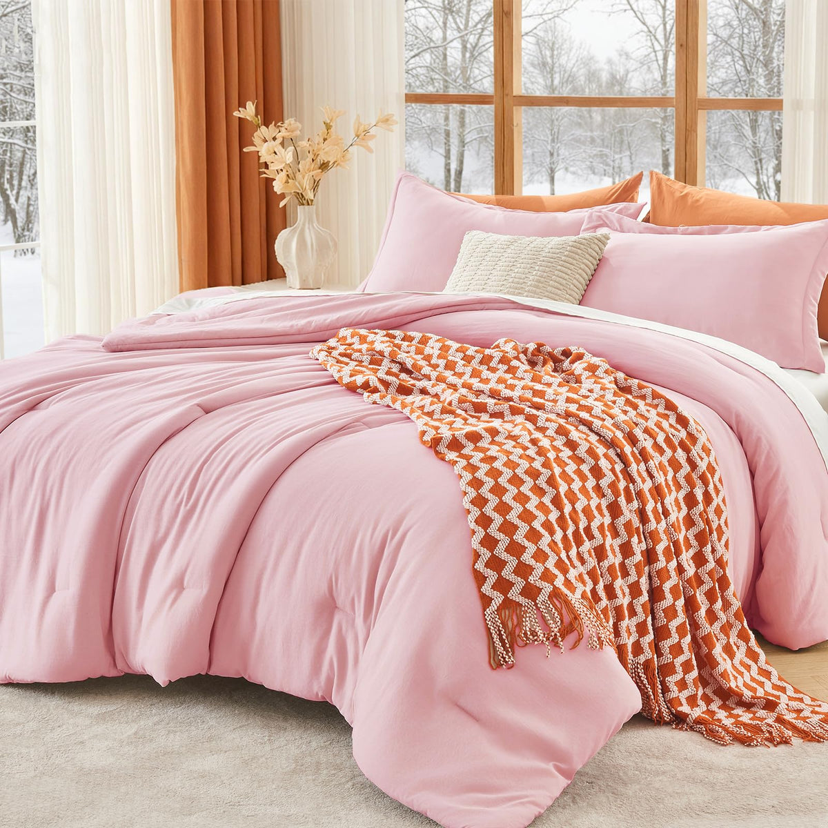 MUXHOMO Pink Queen Comforter Set close-up reveals soft microfiber and plush warmth.