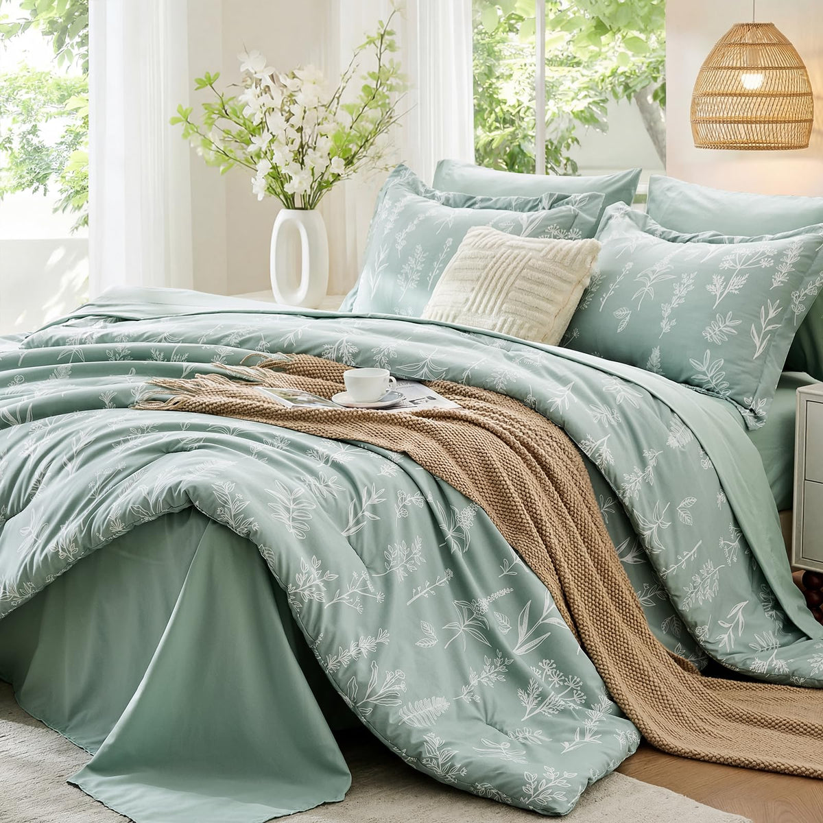 MUXHOMO Queen Comforter Set floral bundle adds vibrant style to your bed.