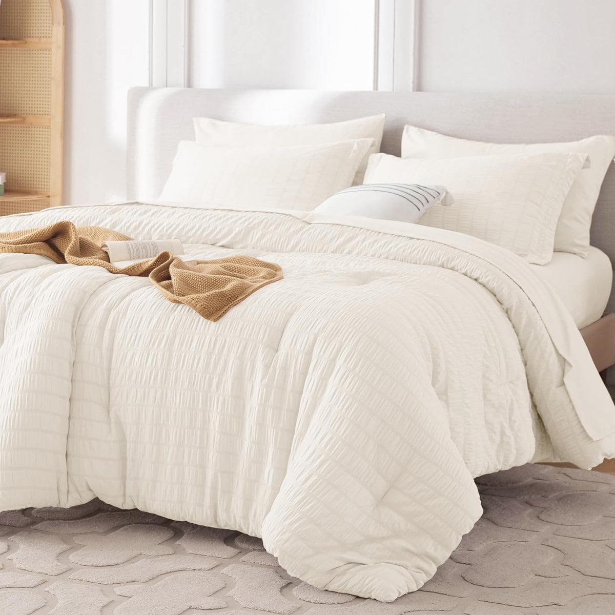 MUXHOMO seersucker queen comforter texture shows soft, breathable fabric for year-round comfort.