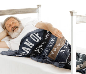 Muxuten outdoor camping blanket delivers lightweight warmth on trips