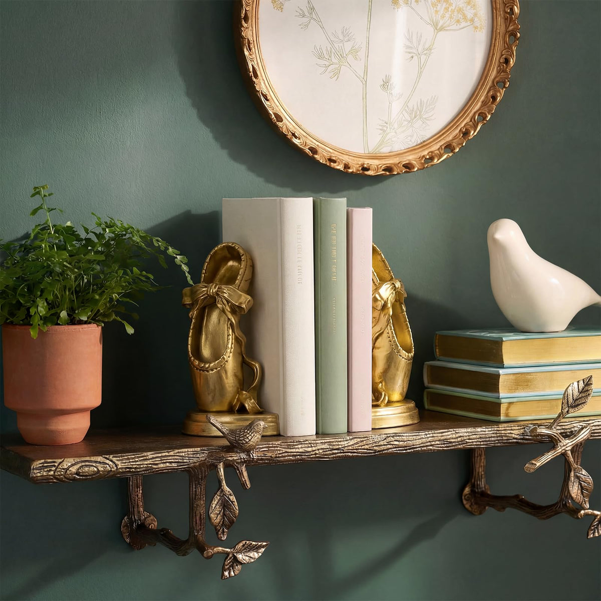 MXARLTR sturdy base keeps books vertically aligned on shelves.