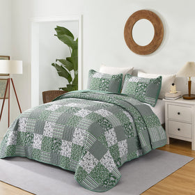 Mybedsoul green quilt patchwork close-up highlights texture and color