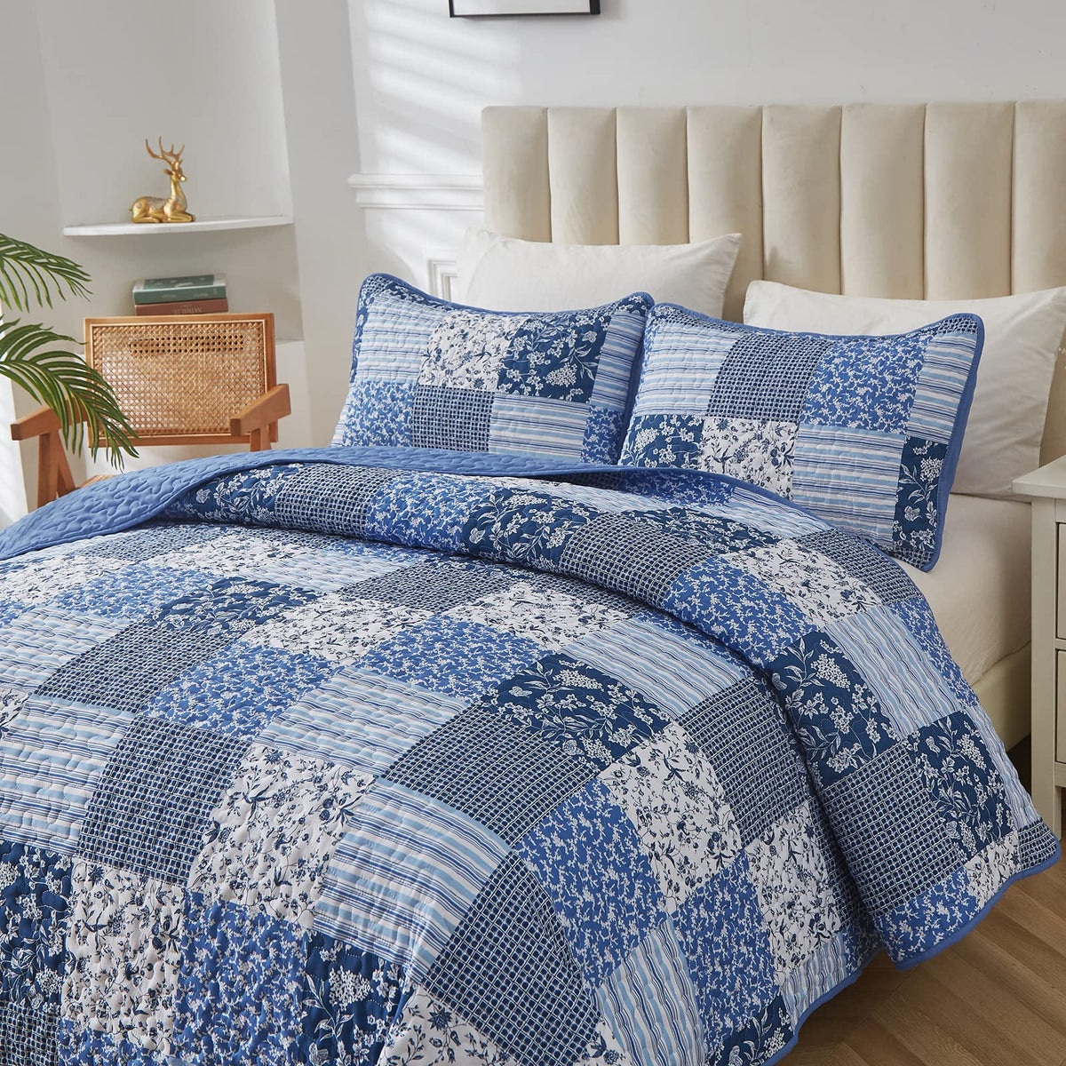 Mybedsoul patchwork floral quilt close-up shows delicate patterns and cozy texture.