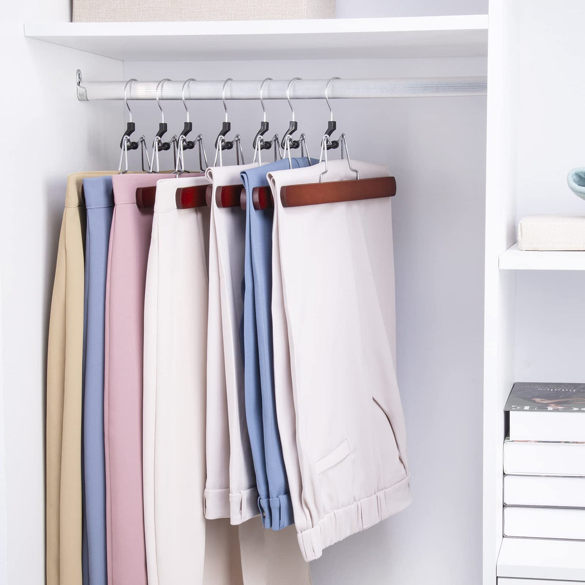 Nature Smile 360-degree rotatable hook for easy access and versatile hanging.
