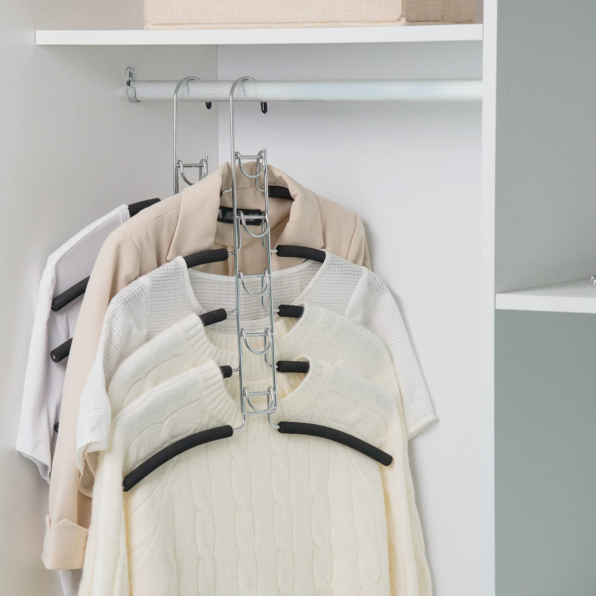 Nature Smile anti-slip EVA sponge hanger detail protects fabrics while keeping items in place.