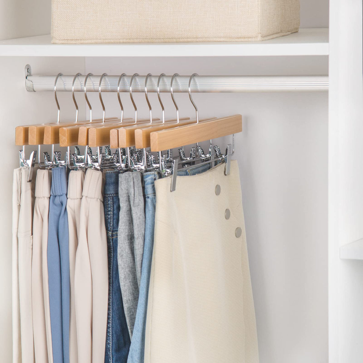 Nature Smile cushioned clamps prevent snagging on skirts during hanging.