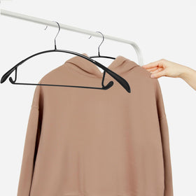 Nature Smile black hangers blend with any closet while maintaining a tidy, uniform look.
