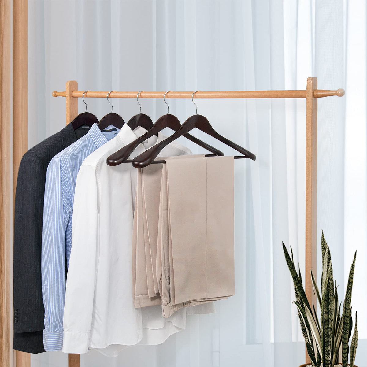 Nature Smile compact 6-pack box protects hangers during shipping