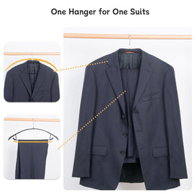 Nature Smile dress hangers with non-slip grip prevent slipping even on slippery fabrics.