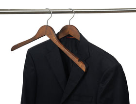 Nature Smile hanger supports shirts and dresses without creasing