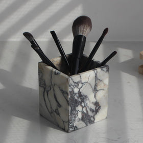 Natust Calacatta Viola toothbrush holder, front view, elevates bathroom organization with premium marble