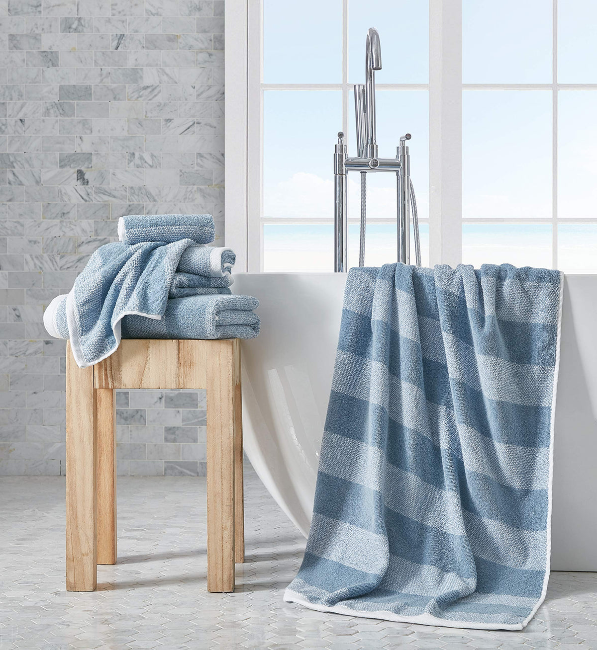 Nautica Oak Lake washcloths striped blue, plush feel and easy care.