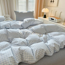 Nayoroom corner ties detail keeps duvet insert secure.