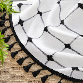 NDDYCU linen-blend curtain enhances boho farmhouse style in bathrooms.