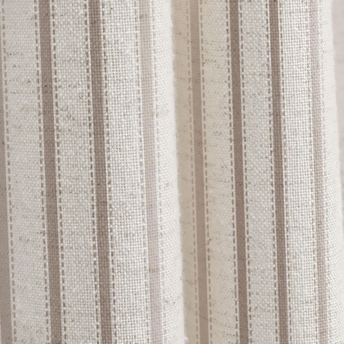 NDDYCU machine-wash-care-curtain easy to clean and maintain.