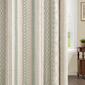 NDDYCU Curtain includes 12 white hooks for quick setup.