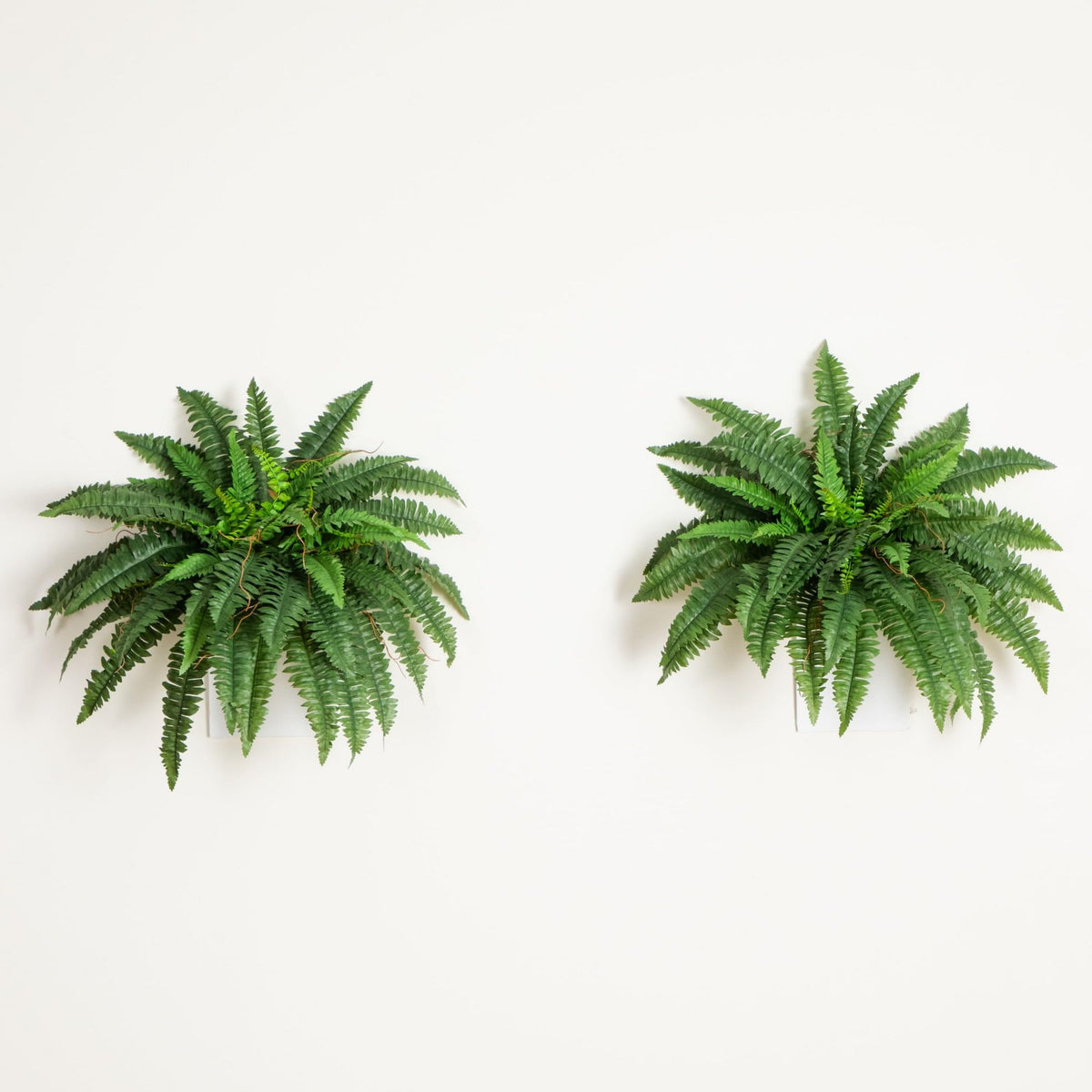 Silk leaves resist fading for year-round decor