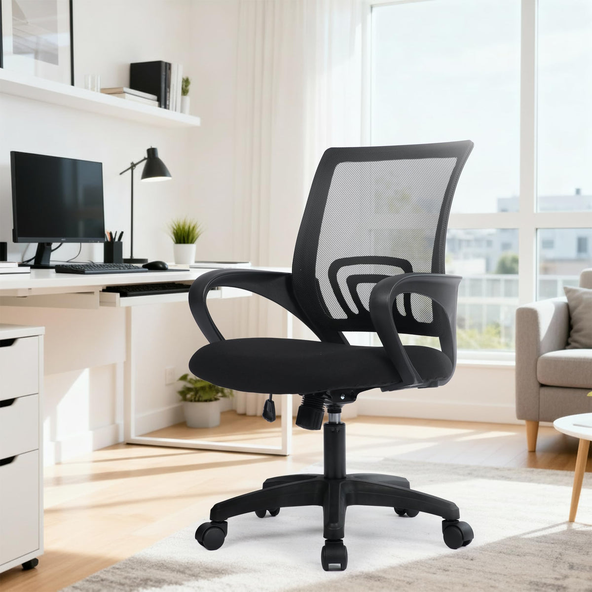 Neo Chair durable materials ensure daily use in home offices.