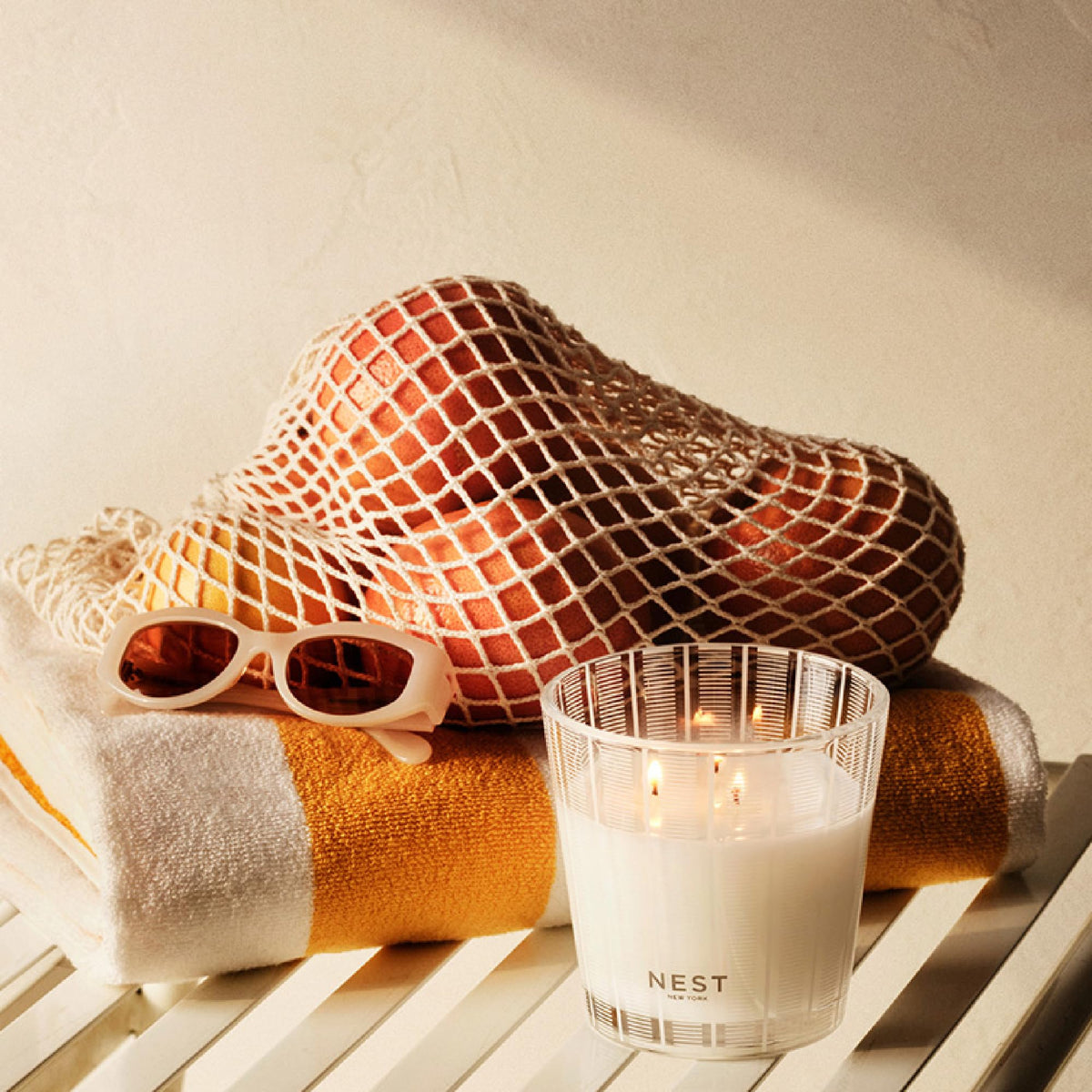 Nest New York Grapefruit candle fragrance notes evoke fresh, sophisticated ambience.