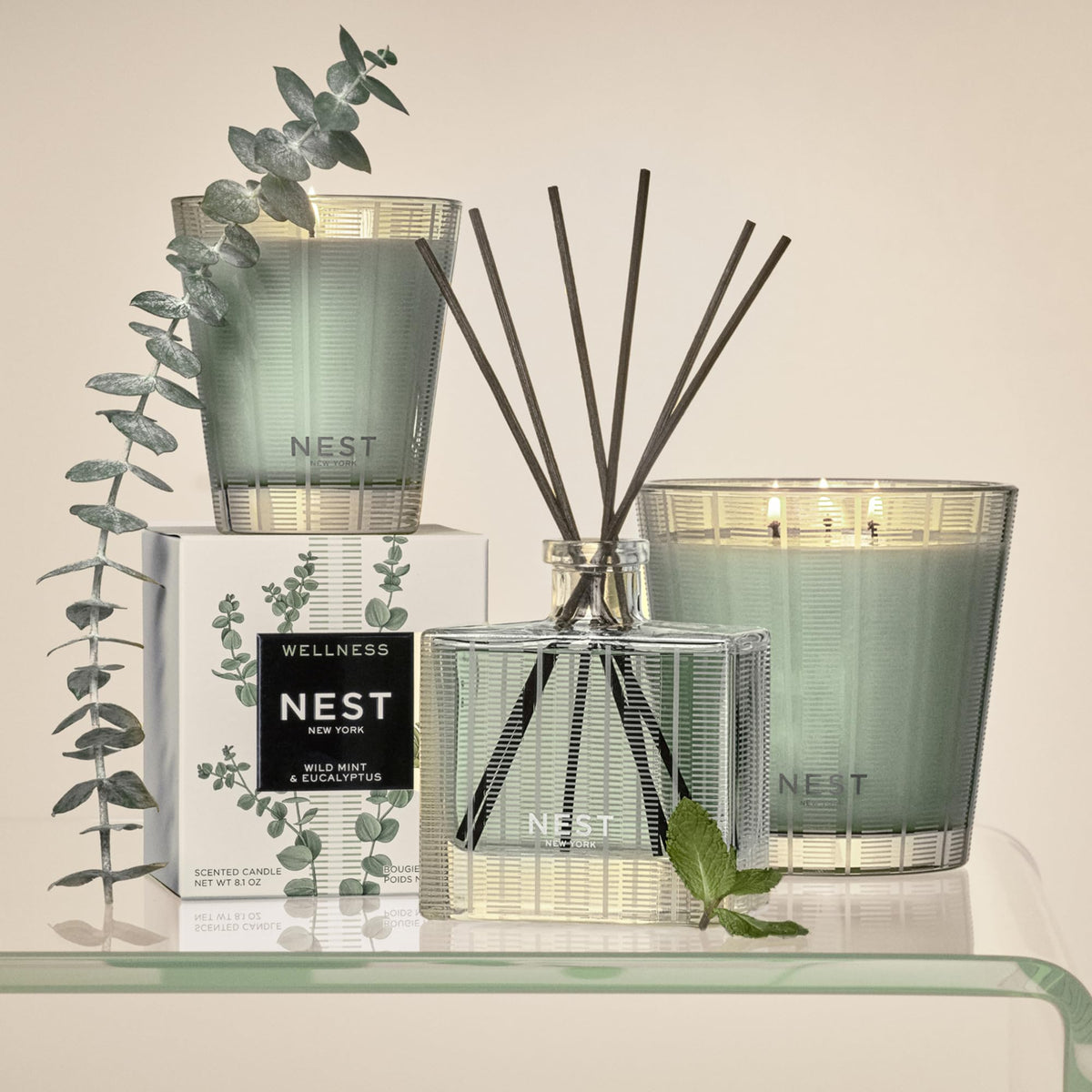 Nest New York diffuser with eight reeds allows adjustable fragrance.