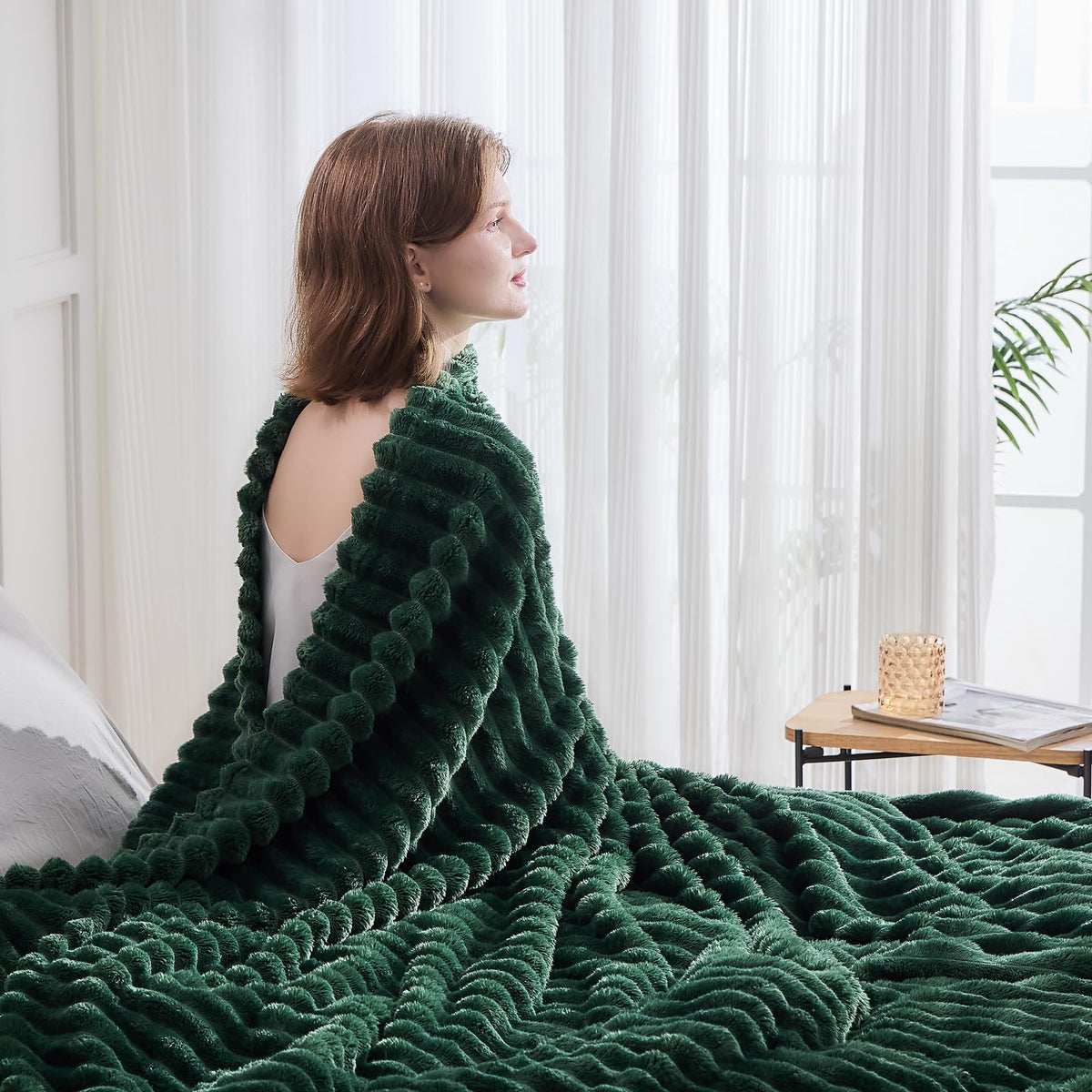 NEWCOSPLAY packaged dark green ribbed throw as a thoughtful gift