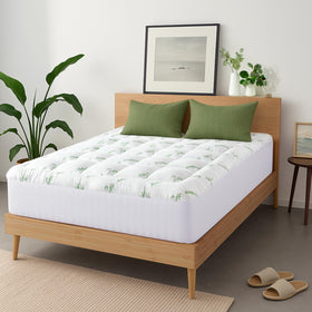 Niagara Sleep Solution machine-washable topper offers convenient care.