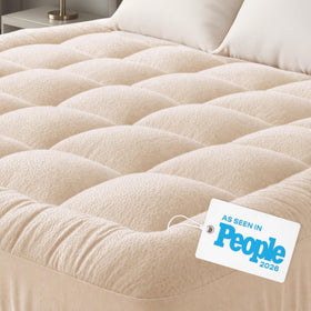 Niagara Sleep Solution Ultra Soft Queen Topper pillow-top close-up showing cloud-soft comfort.