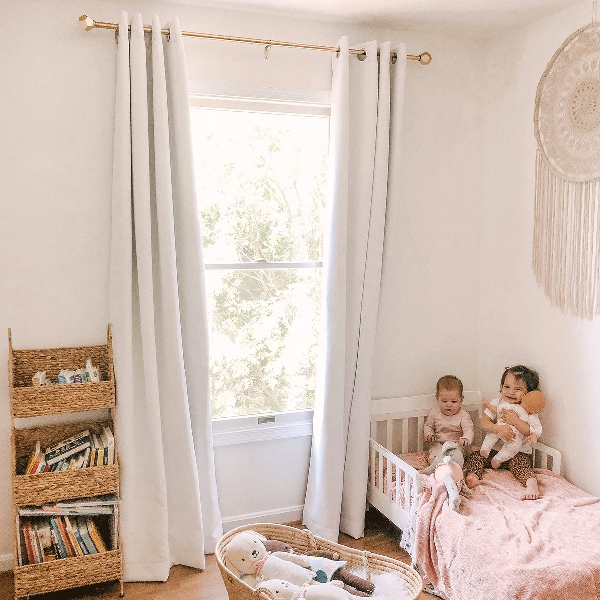 NICETOWN no chemical coatings for a family-friendly window treatment.