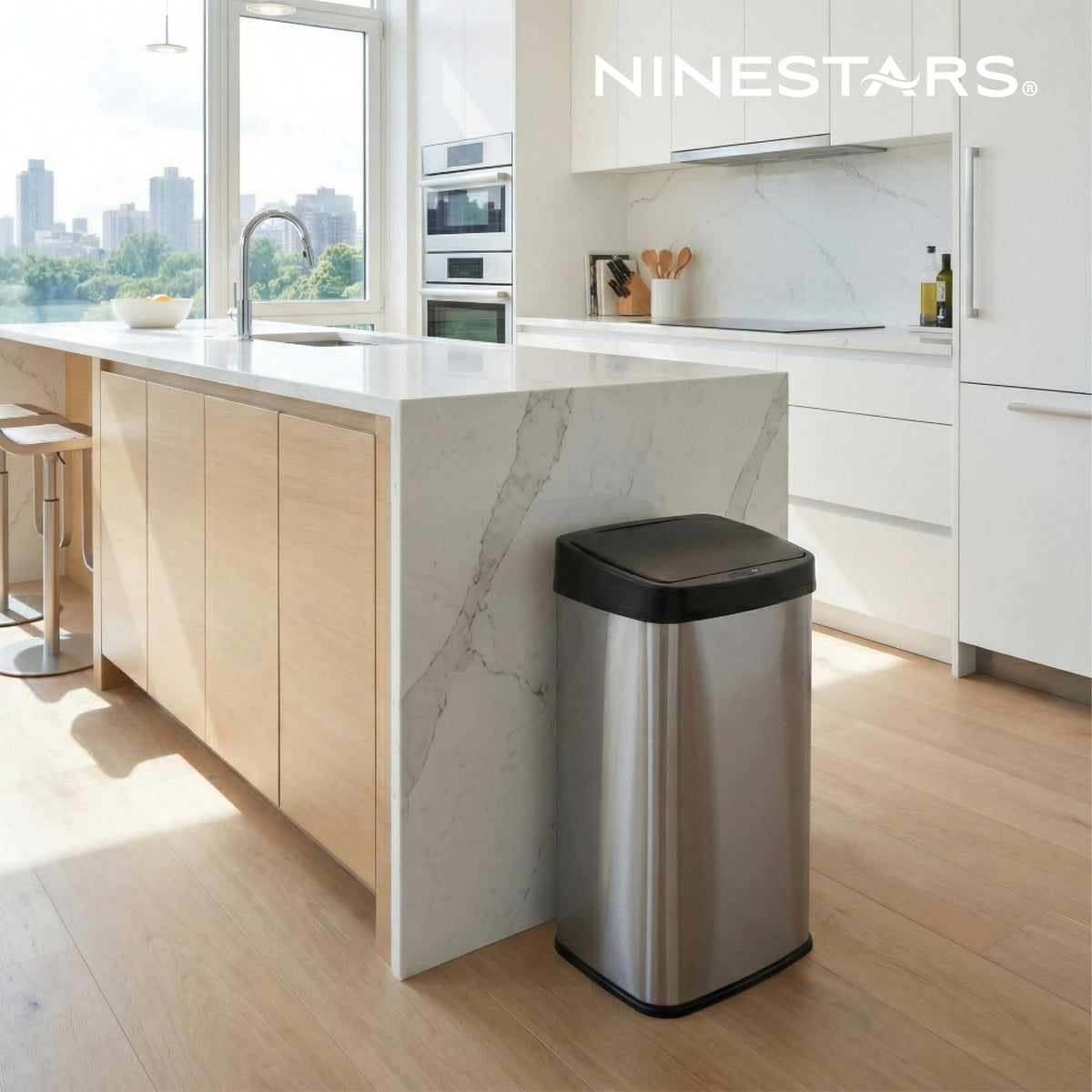 Ninestars removable liner ring makes bag changes quicker and neater.
