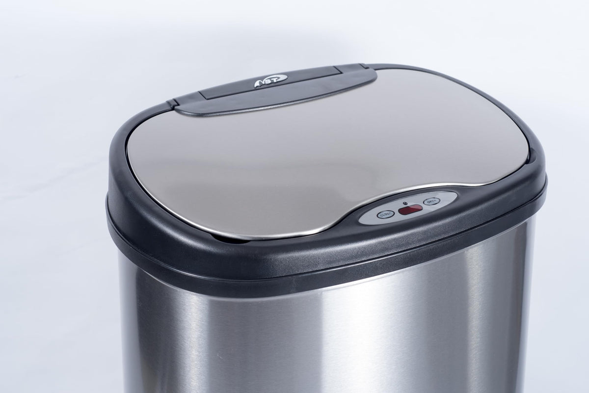 Ninestars sensor lid in action enabling hands-free waste disposal