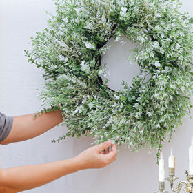 NIOPELO wreath durable construction prevents shedding and maintains shape