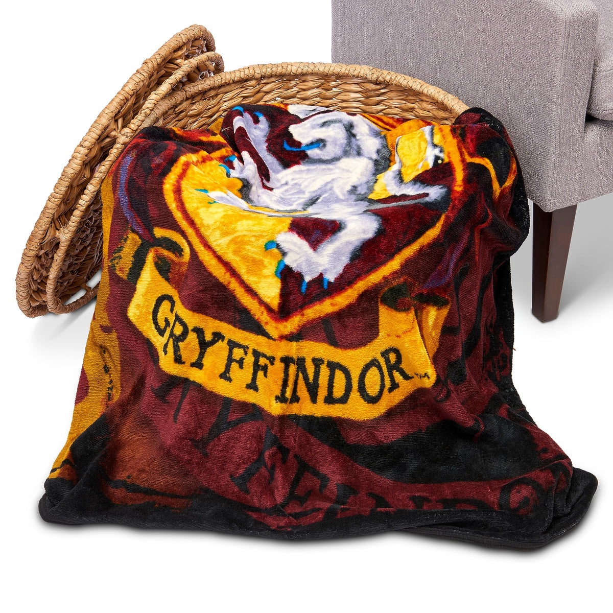 Northwest Harry Potter throw blanket lightweight design is easy to carry during travel.