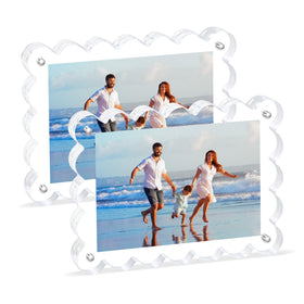 Novacrylion scalloped frame 4x6 front view showcases crystal-clear acrylic and magnets.