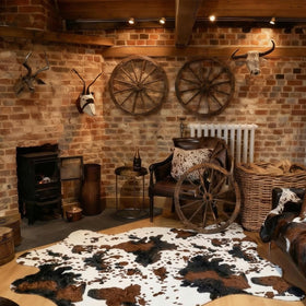 Nuanchu bachelor party cowboy decor creates a lively backdrop