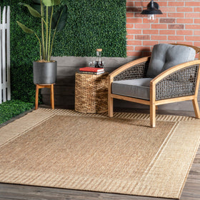 nuLOOM Asha outdoor rug border close-up highlights a durable striped border for patios.