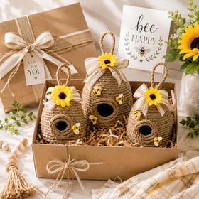 Nuvagiki spring-summer bee theme decor for shelves.