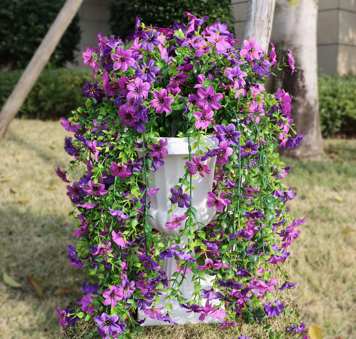 Obmnor hanging vines offer a realistic cascading effect for balconies and porches.