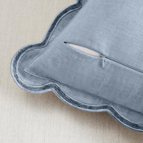 Ohocut easy-care pillow cover is machine washable for simple upkeep.