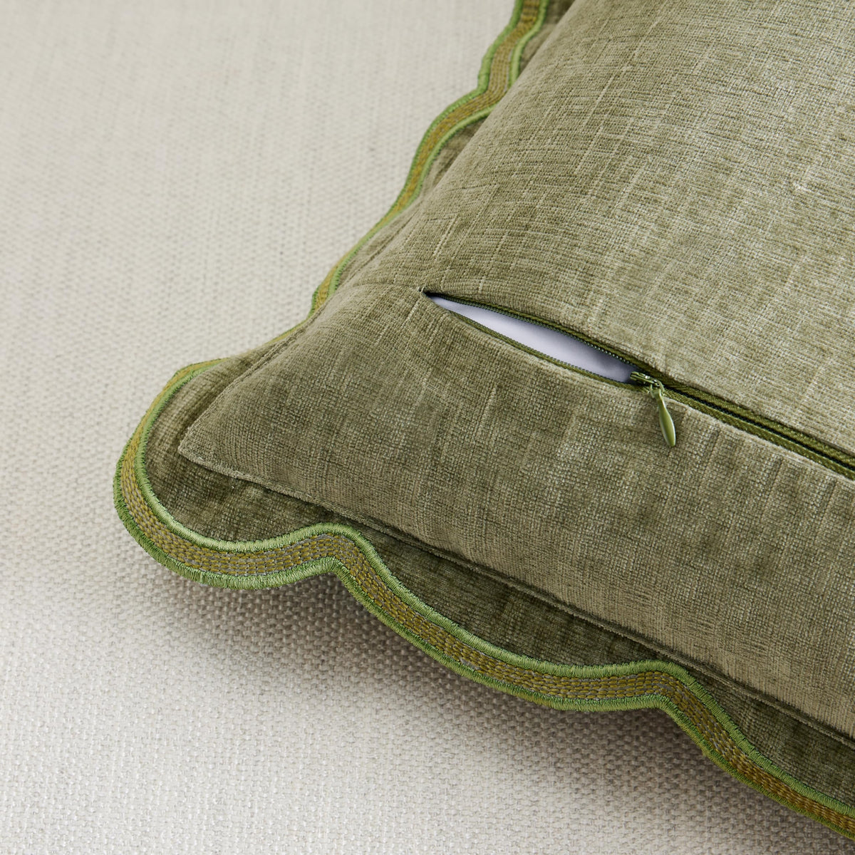 Ohocut pillow cover featuring hidden zipper for easy pillow insertion