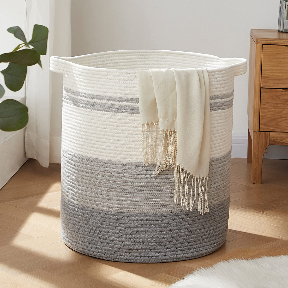 OIAHOMY 80L laundry hamper in gradient gray for blankets and clothes.