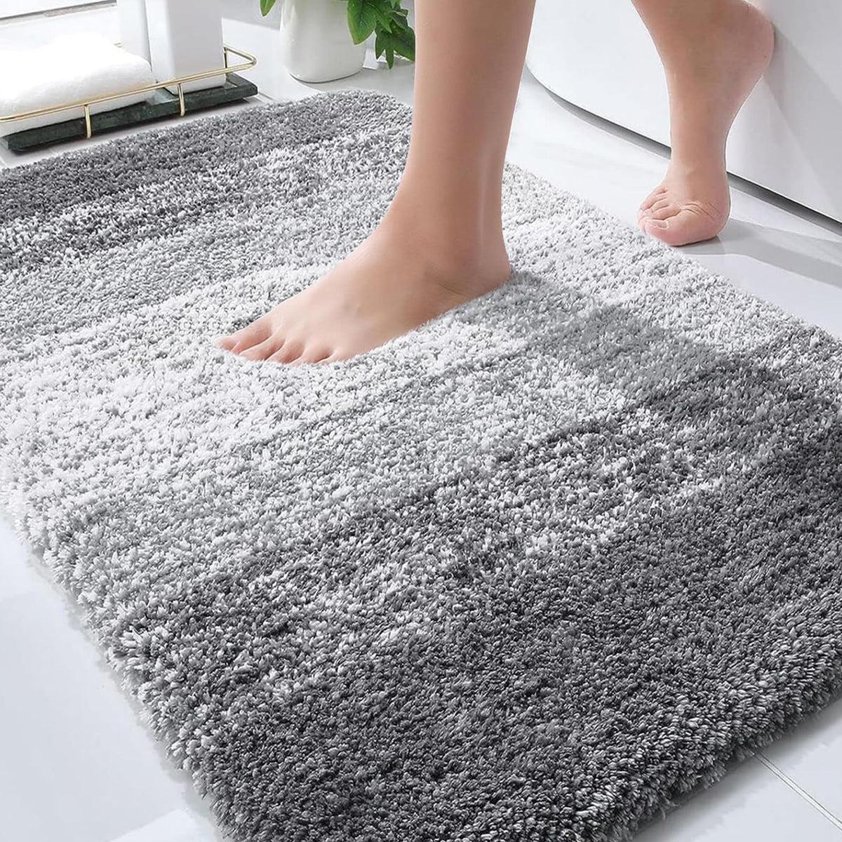 OLANLY bath mat front view showcasing plush pile for cozy feet.